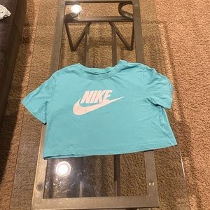 Nike cropped tee